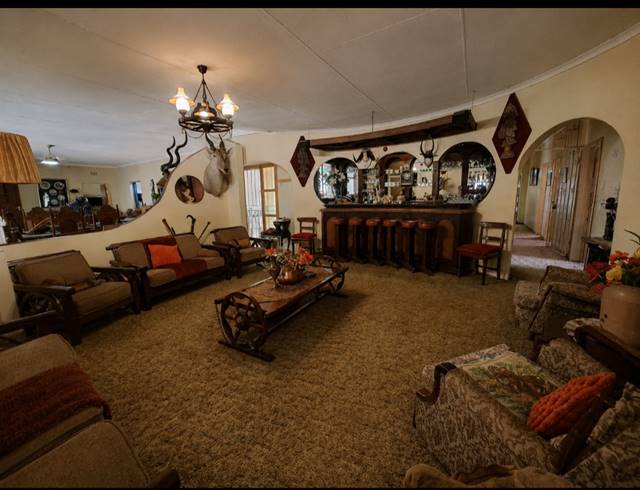 7 BEDROOM HOUSE FOR SALE IN MOOILANDE